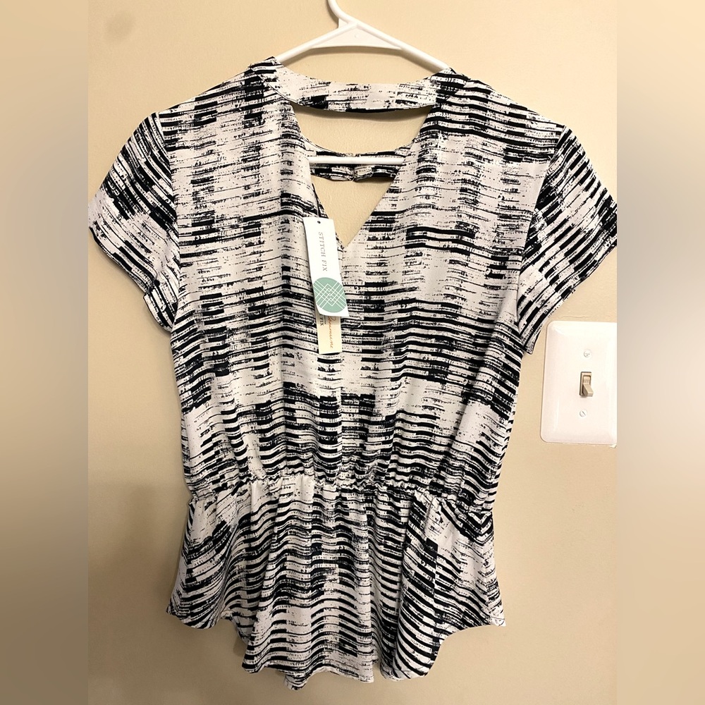 NWT ⭐️ Women’s Blouse by  Creative Commune Size SP